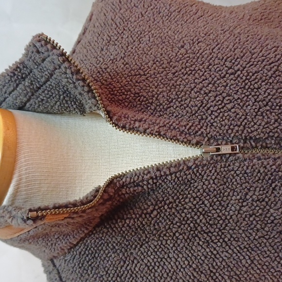 NWT Sherpa full zip Columbia vest - Picture 2 of 6